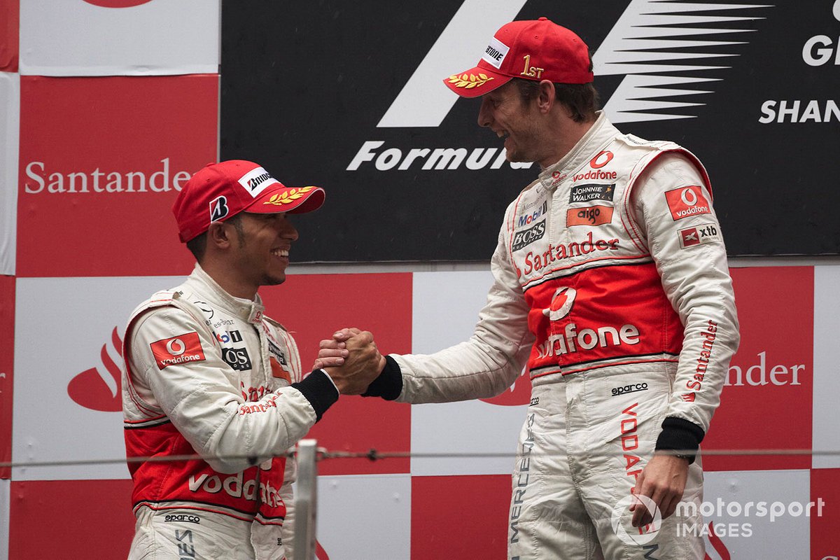 Podium: vainqueur de la course Jenson Button, McLaren, deuxième place Lewis Hamilton, McLaren