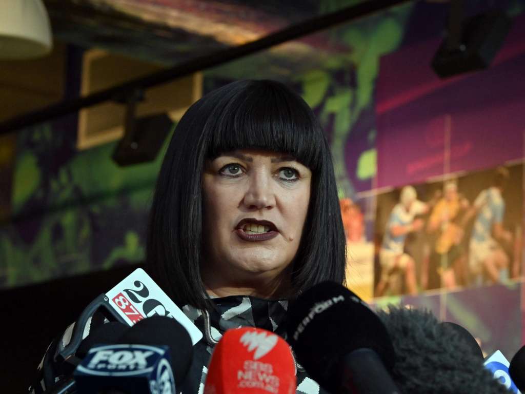 Le président-directeur général de Rugby Australie, Raelene Castle, démissionne