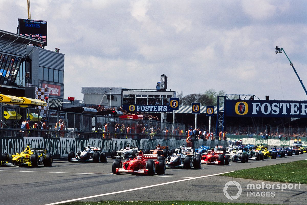 Rubens Barrichello, Ferrari F1-2000 et Heinz-Harald Frentzen, Jordan EJ10 Mugen-Honda, au premier rang de la grille.