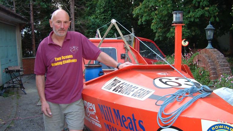 M. Walters a construit le bateau dans son jardin avant il y a 22 ans. Photo: Graham Walters. Atlantic Rower - Final Journey