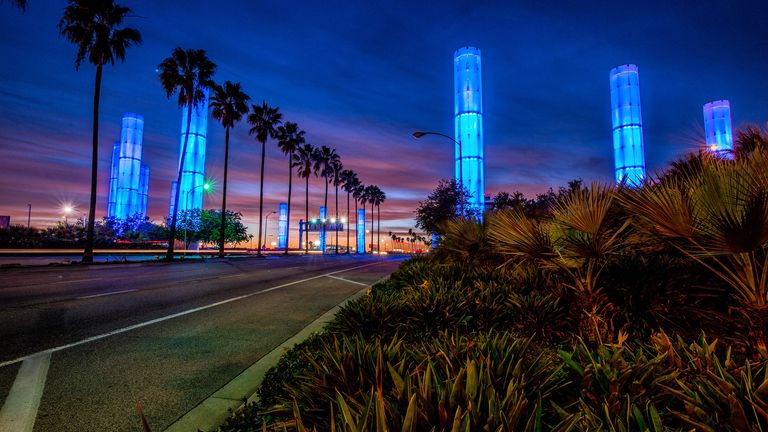 Un aéroport LAX vide, avec des vols sévèrement restreints en raison du virus. Photo: @flyLAXairport