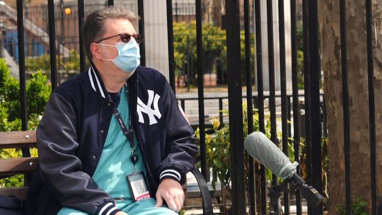 Le Dr Steve Kassapidis est médecin en soins intensifs à New York