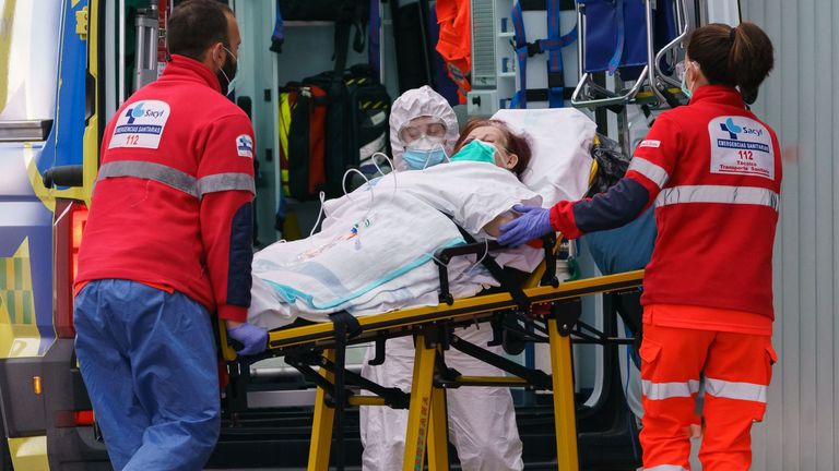 Une femme est emmenée dans un hôpital du nord de l'Espagne