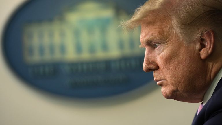Donald Trump a exprimé sa confiance que moins de 100 000 vies américaines seraient perdues à cause du coronavirus