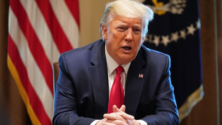 Donald Trump a farouchement défendu sa réponse à la crise des coronavirus