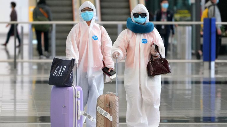Certaines personnes qui reviennent à Hong Kong ne prennent aucune chance
