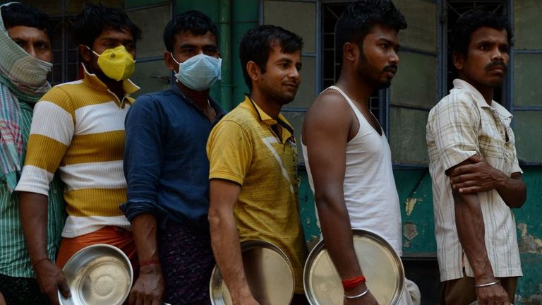 Formation des travailleurs pour obtenir de la nourriture à Chennai 