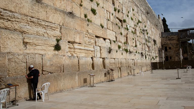Israël a du mal à faire respecter son verrouillage dans les zones ultra-orthodoxes
