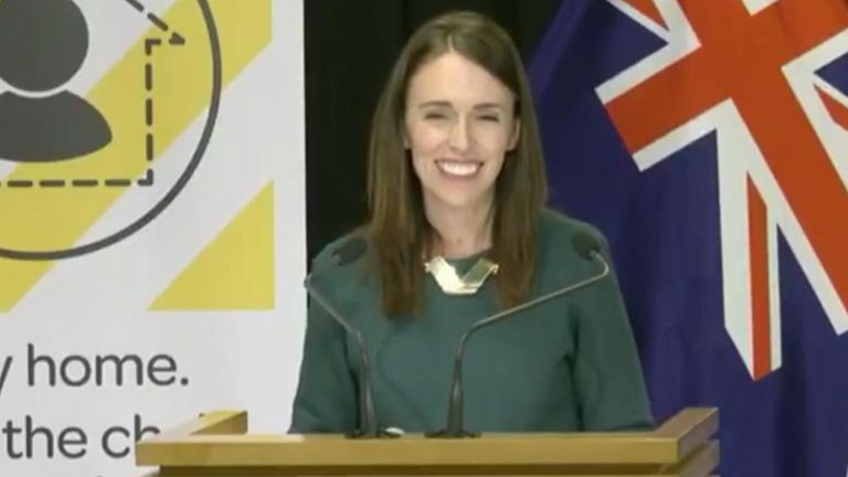 Le Premier ministre néo-zélandais Jacinda Ardern estime que les services essentiels du lapin de Pâques et de la fée des dents & quot;