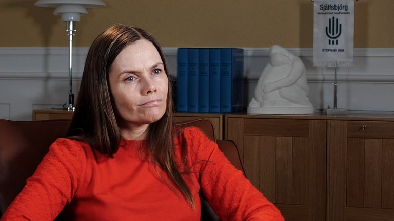 Katrin Jakobsdóttir a déclaré que vivre dans un petit pays facilitait l'obtention d'informations auprès des gens
