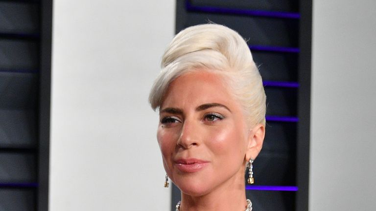 Lady Gaga portant le diamant Tiffany aux Oscars