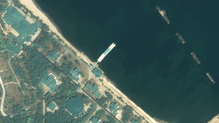 Une image satellite montre un bateau de luxe utilisé par Kim Jong Un ou son entourage à Wonsan. Photo: EOS Landviewer