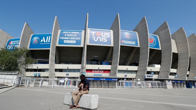 La saison de football de haut vol de France a été annulée 