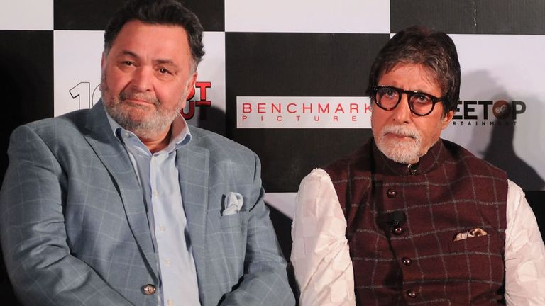 Kapoor (L) et Amitabh Bachchan font la promotion d'un film en 2018