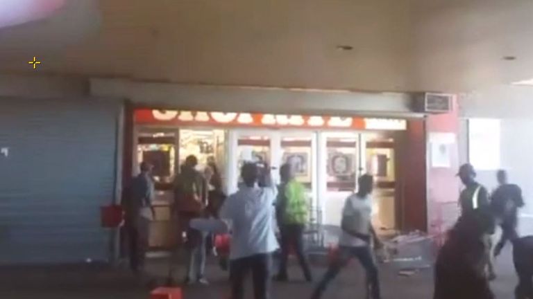 Pillage dans un magasin en Afrique du Sud