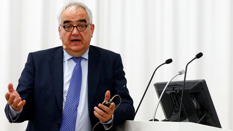 Johnson & Johnson Chief Scientific Officer Pharmaceuticals Paul Stoffels assiste à une conférence de presse au siège d'Actelion à Allschwil, Suisse 26 janvier 2017