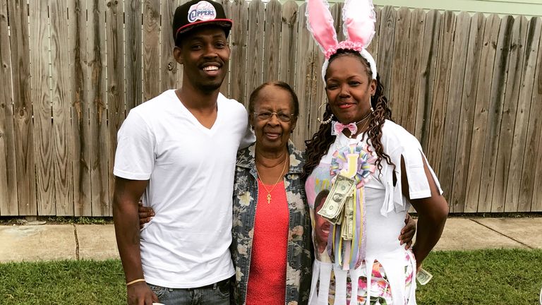 Anthony Franklin Jr (L) avec Antoinette Franklin (C) et Jacqueline Frankin (R). Photo: Famille Franklin
