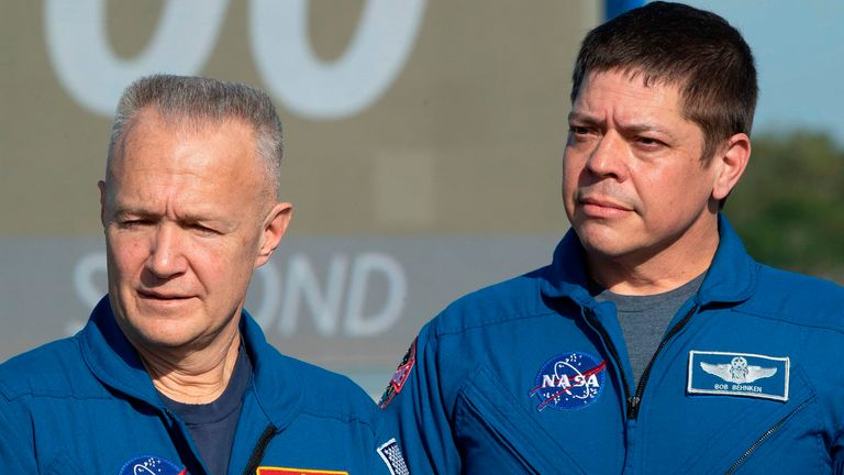 Les astronautes de la NASA Doug Hurley (L) et Bob Behnken seront envoyés en mission le 27 mai