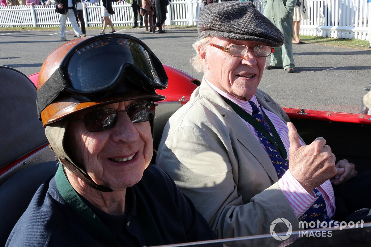 Une amitié qui a duré près de 60 ans. Brooks s'apprête à emmener Gurney autour de Goodwood dans une Ferrari Testa Rossa en 2012, l'année où Lord March a choisi de faire du thème du renouveau un hommage à Dan. 