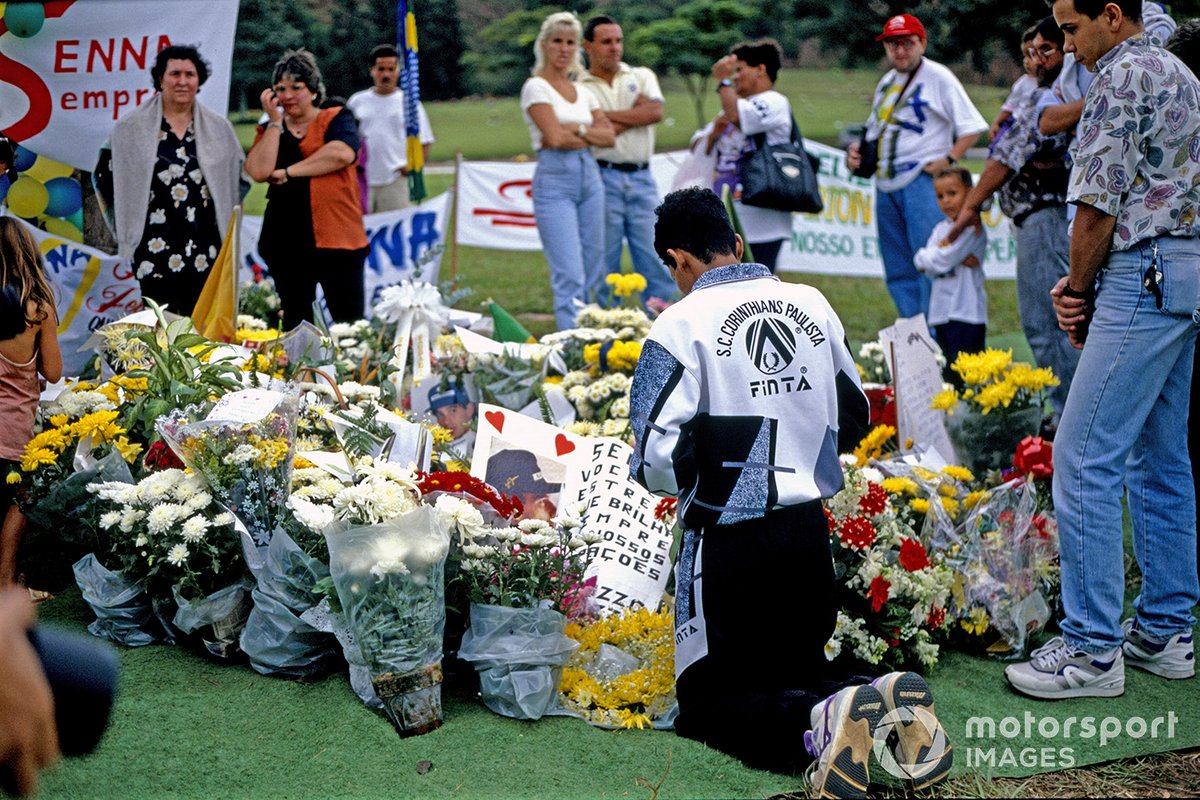 Les fans rendent hommage à Ayrton Senna