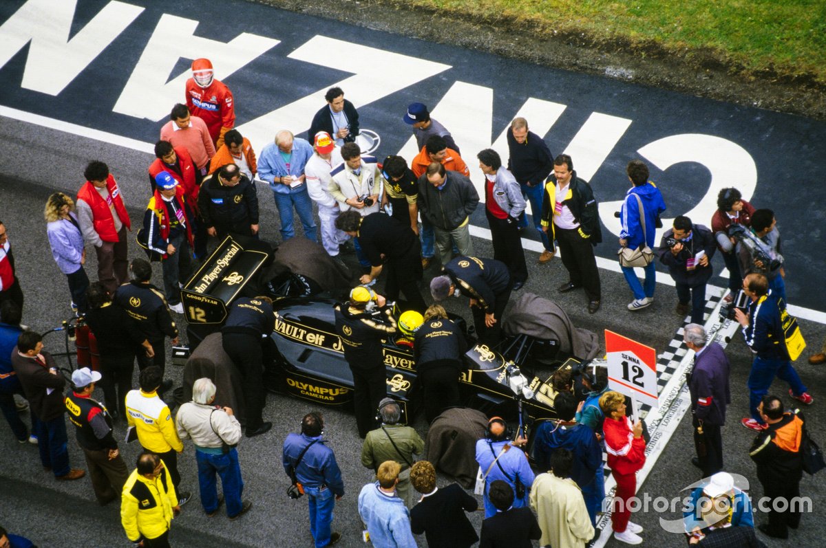 Ayrton Senna, Lotus 97T Renault, sur la grille