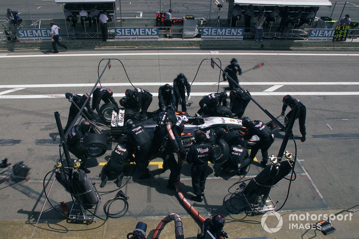David Coulthard, McLaren MP4-15, arrêt au stand