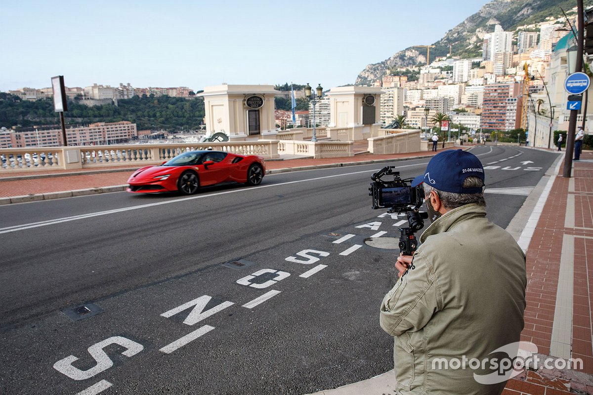 Claude Lelouch et Charles Leclerc, Ferrari SF90 Stradale