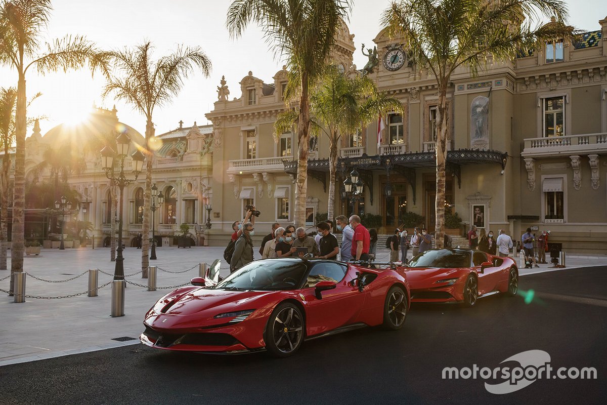 Claude Lelouch et Charles Leclerc, Ferrari SF90 Stradale