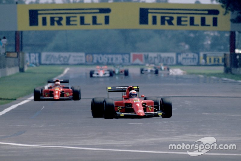 Alain Prost, Ferrari 641/2, mène Nigel Mansell, Ferrari 641/2