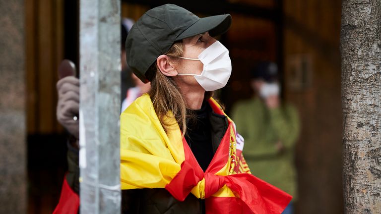 L'Espagne est l'une des nations les plus durement touchées par COVID-19, avec 27 650 décès dus au virus