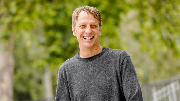 SANTA MONICA, CALIFORNIE - 21 FÉVRIER: Pro-skater Tony Hawk sur la série IMDb «Special Skills» à Los Angeles, Californie. Cet épisode de «Compétences spéciales» sera diffusé le 25 février 2020. (Photo de Rich Polk / Getty Images pour IMDb)