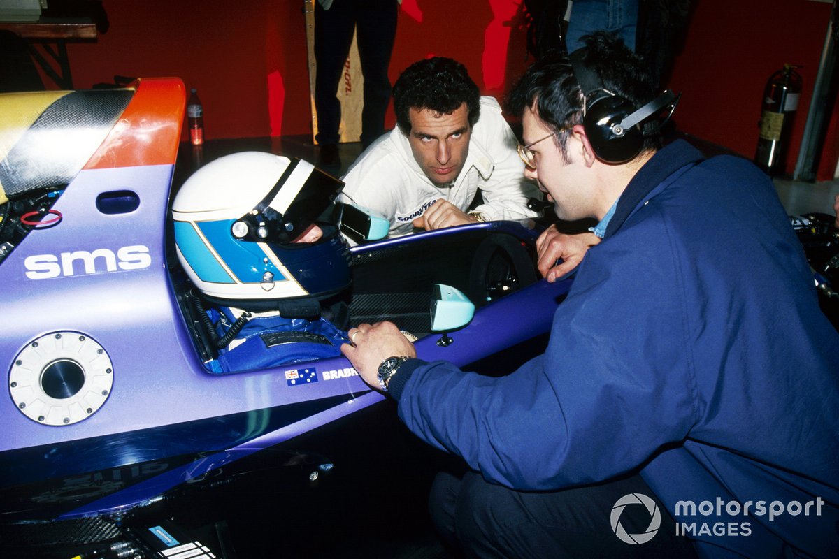David Brabham, Simtek S941 s'entretient avec son coéquipier Roland Ratzenberger et Nick Wirth, directeur de l'équipe Simtek
