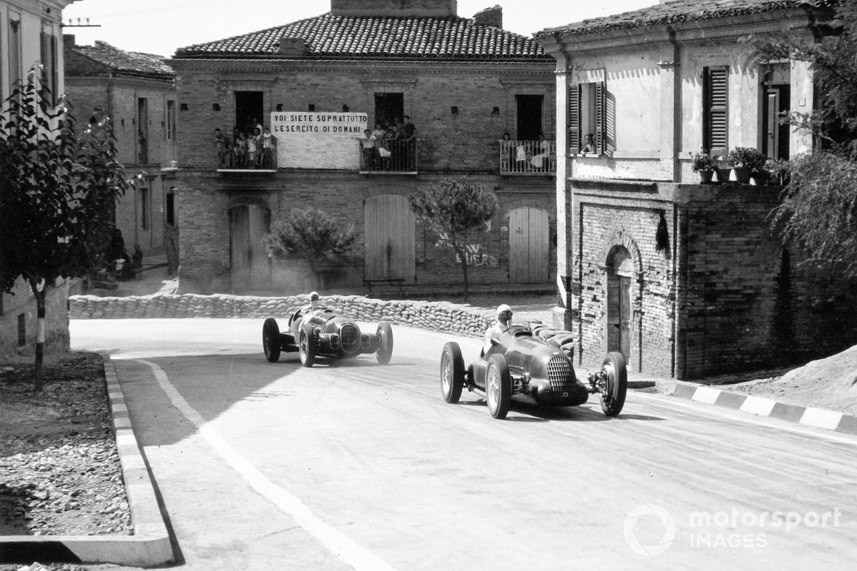 Emilio Villoresi, Alfa Romeo 158 mène Giuseppe Farina, Alfa Romeo 312