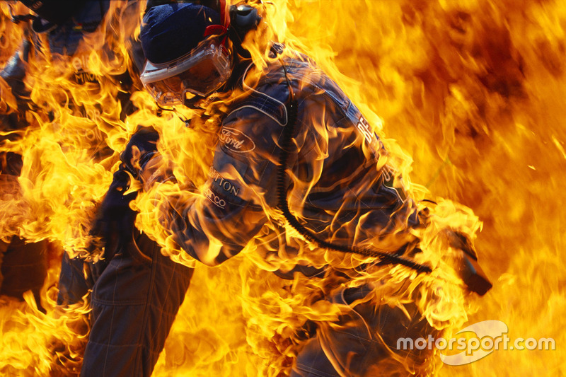 Incendie pendant l'arrêt au stand de Jos Verstappen, Benetton B194 Ford