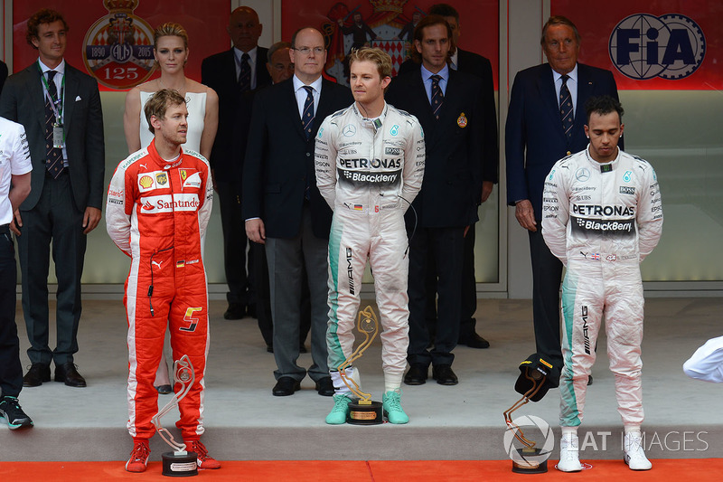 Podium: vainqueur de la course Nico Rosberg, Mercedes AMG F1, deuxième place Sebastian Vettel, Ferrari, troisième place Lewis Hamilton, Mercedes AMG F1
