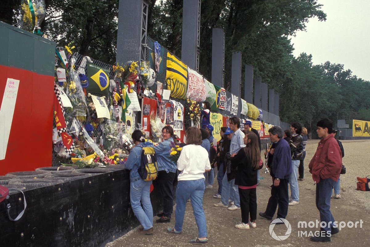 Les fans rendent hommage à Ayrton Senna