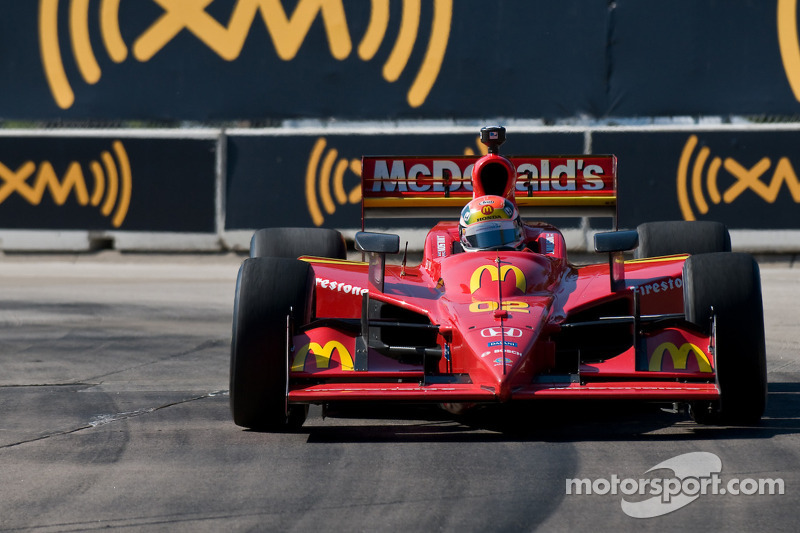 Wilson en route vers la victoire finale de Newman / Haas / Lanigan Racing à Détroit en 2008. 