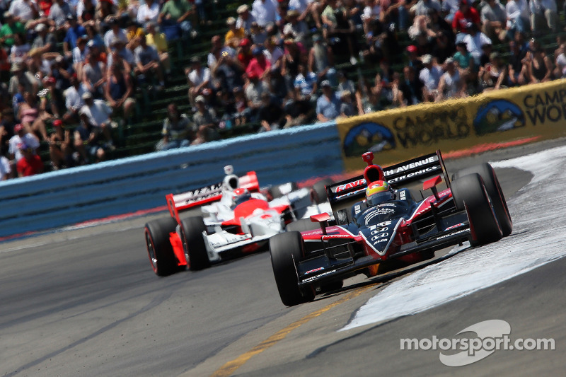 La petite erreur de Wilson lors du premier match de la saison à St. Pete avait permis à Briscoe de se glisser dans les dernières étapes. À Watkins Glen, Wilson a pris la tête de Briscoe très tôt et il n'y aurait aucun cadeau à son poursuivant ... 