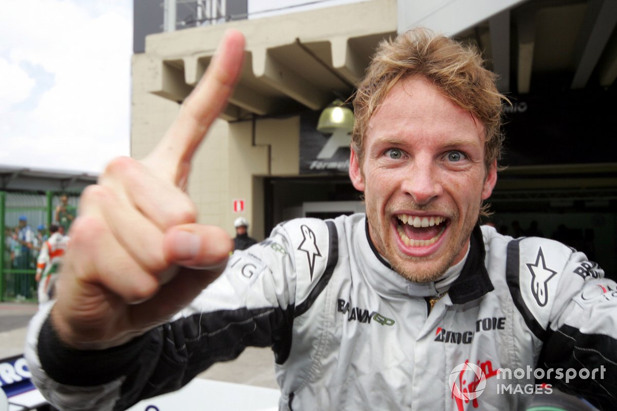 Jenson Button, le Grand Prix de Brawn célèbre sa victoire au Championnat du monde