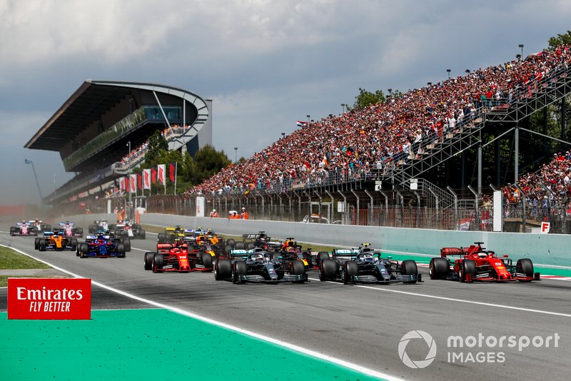 Lewis Hamilton, Mercedes AMG F1 W10, Valtteri Bottas, Mercedes AMG W10 et Sebastian Vettel, Ferrari SF90 en course vers le premier virage au début de la course