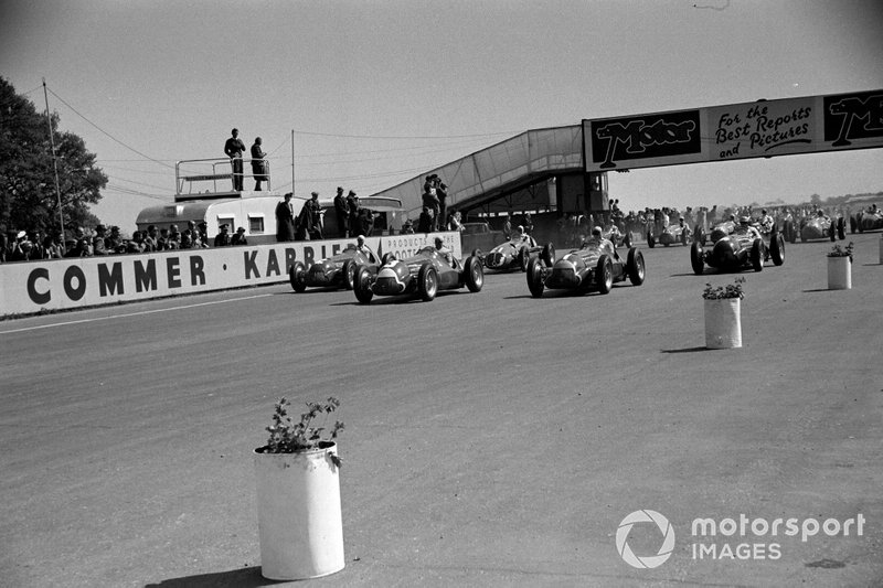 Luigi Fagioli, Alfa Romeo 158, dirige Giuseppe Farina, Alfa Romeo 158, Juan Manuel Fangio, Alfa Romeo 158, 