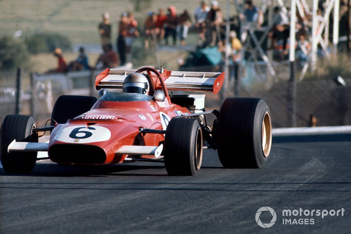 Mario Andretti a remporté son premier Grand Prix avec Ferrari, conduisant son 312B2 à la gloire à Kyalami en 1971. 