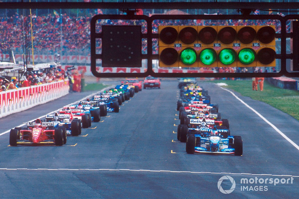 Michael Schumacher, Benetton B195 Renault et Gerhard Berger, Ferrari 412T2 partent en première ligne de la grille