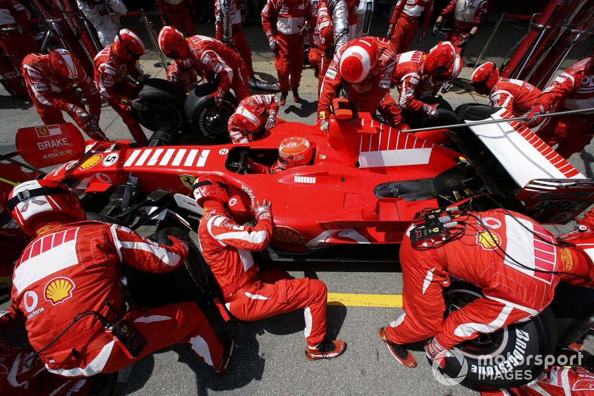 Michael Schumacher, Ferrari 248 F1, arrêt au stand