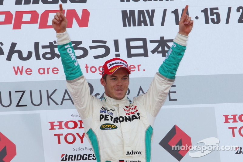 Podium: le vainqueur de la course Andre Lotterer célèbre
