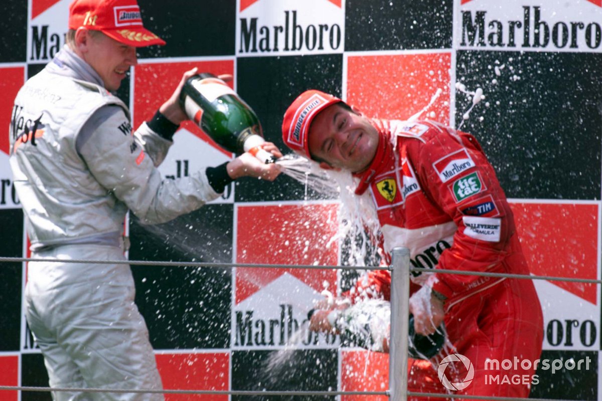 Vainqueur de la course Mika Hakkinen, McLaren et Rubens Barrichello, Ferrari sur le podium