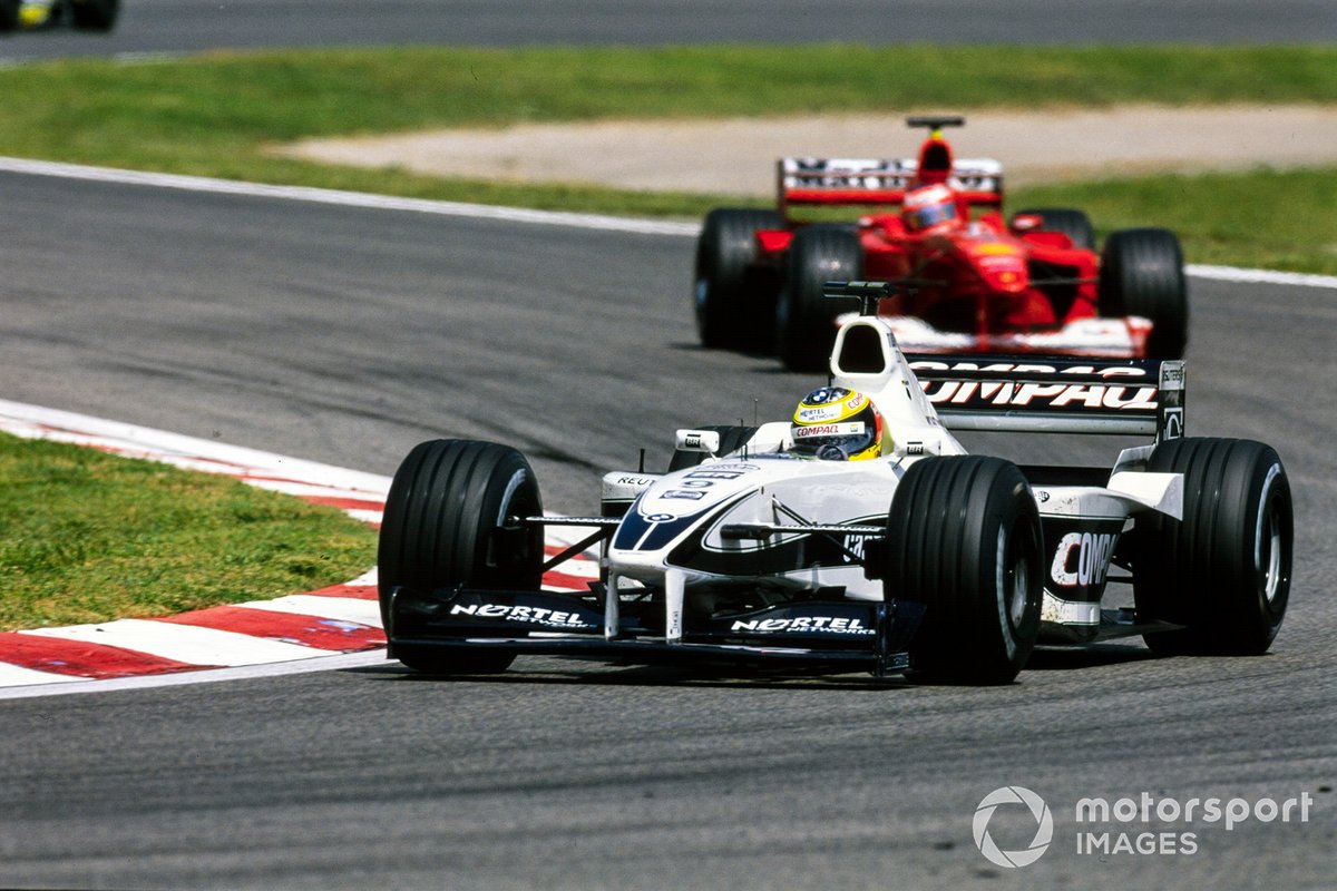 Ralf Schumacher, Williams FW22 BMW, mène Rubens Barrichello, Ferrari F1-2000