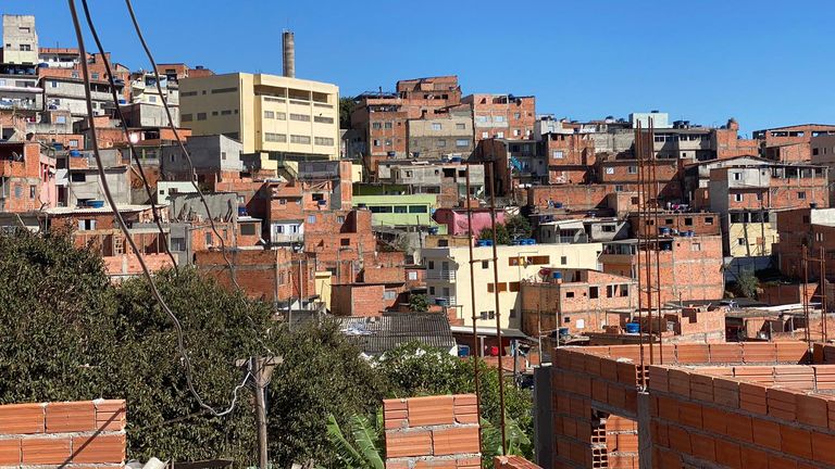 Les favels de Brasilandia sont très serrés