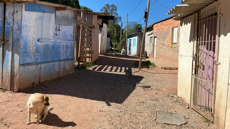 Le & # 39; cartel & # 39; gang dans la favela de Tiradentes l'a mis en lock-out