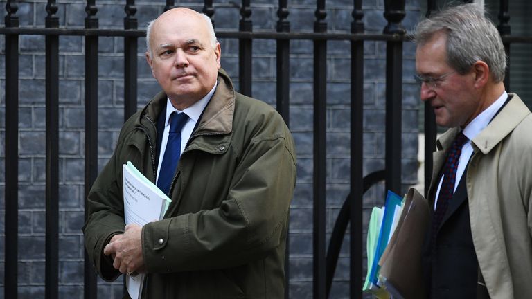 Londres, ANGLETERRE - 22 OCTOBRE: (L-R) les membres du Groupe de recherche européen Iain Duncan Smith et Owen Paterson arrivent à Downing Street le 22 octobre 2019 à Londres, en Angleterre. Le Premier ministre Boris Johnson a publié son projet de loi sur le retrait hier soir et tentera aujourd'hui de respecter son calendrier du Brexit alors qu'il vise à faire passer une série de votes au Parlement. (Photo de Leon Neal / Getty Images)